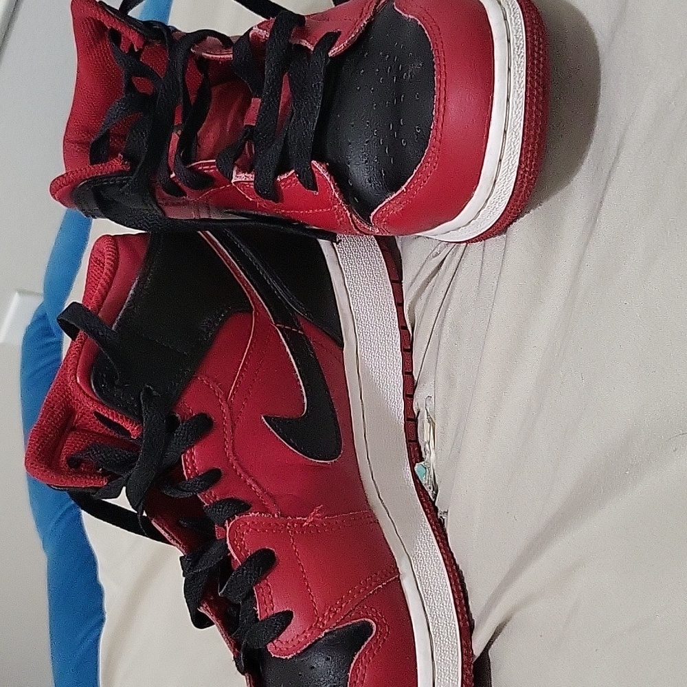 Air Jordan - Picture 3 of 3
